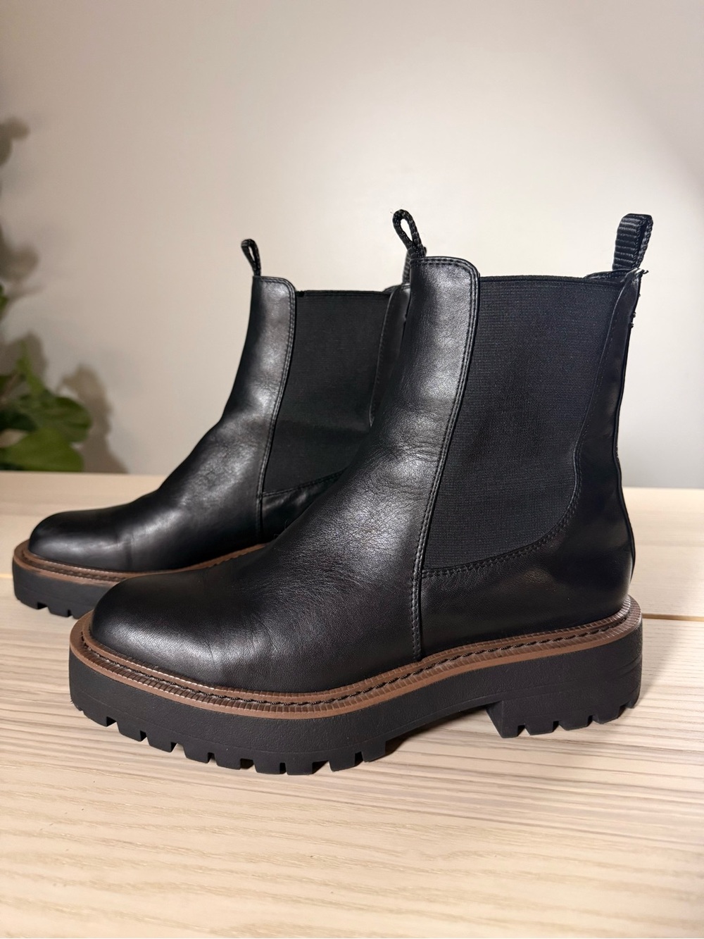 Sam Edelman Laguna Chelsea Boots Black Leather Chunky Lug Sole Women’s 8